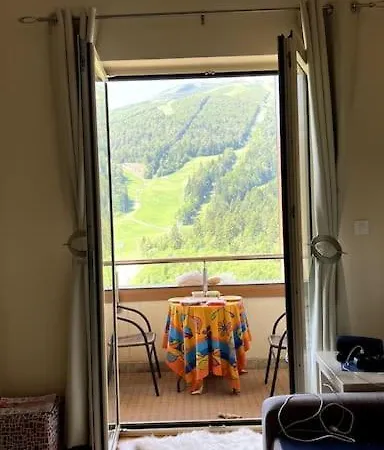 Majestic Mountain Views: Charming 1-br Hideaway Apartment
