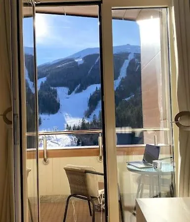 Apartmán Majestic Mountain Views: Charming 1-br Hideaway